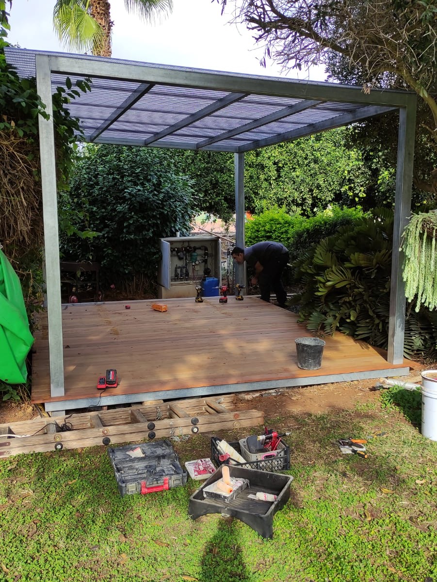 Aluminum pergola frame going up over a new deck